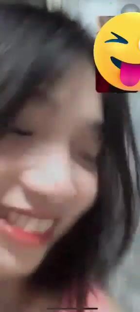 Em học sinh 16 tuổi call sex cho bạn trai xem lồn trong tâm thế vui vẻ.